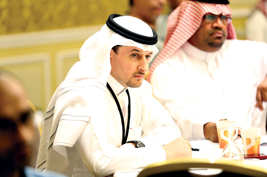 أتبني بيتاً.. لحظة من فضلك