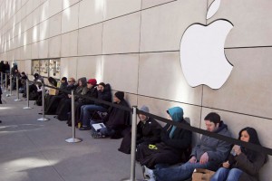 Be-Prepared-to-Wait-in-Long-Lines-for-iPhone-6-1024x682