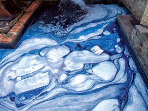 indigo-blue-from-blue-jean-in-water