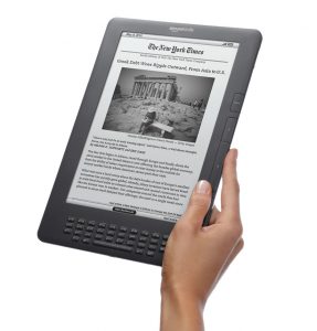 Kindle-DX-graphite-Angle-Hand